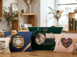 Custom Pillow Boxes with Logo | Free Shipping